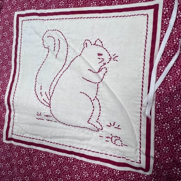 Vintage Charming Red and Cream Quilt - Picture 6 of 12